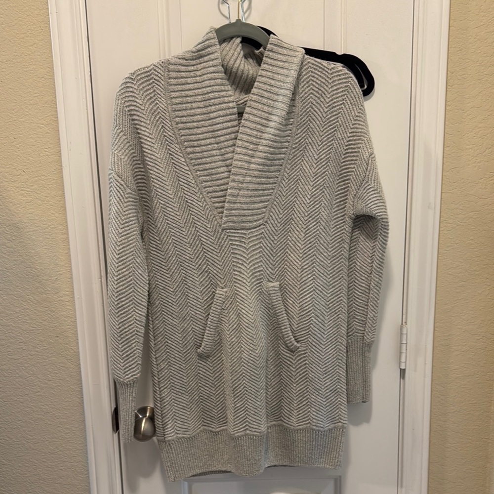 Ada Gray Tunic Sweater with V-neck and Ribbed Cuffs
